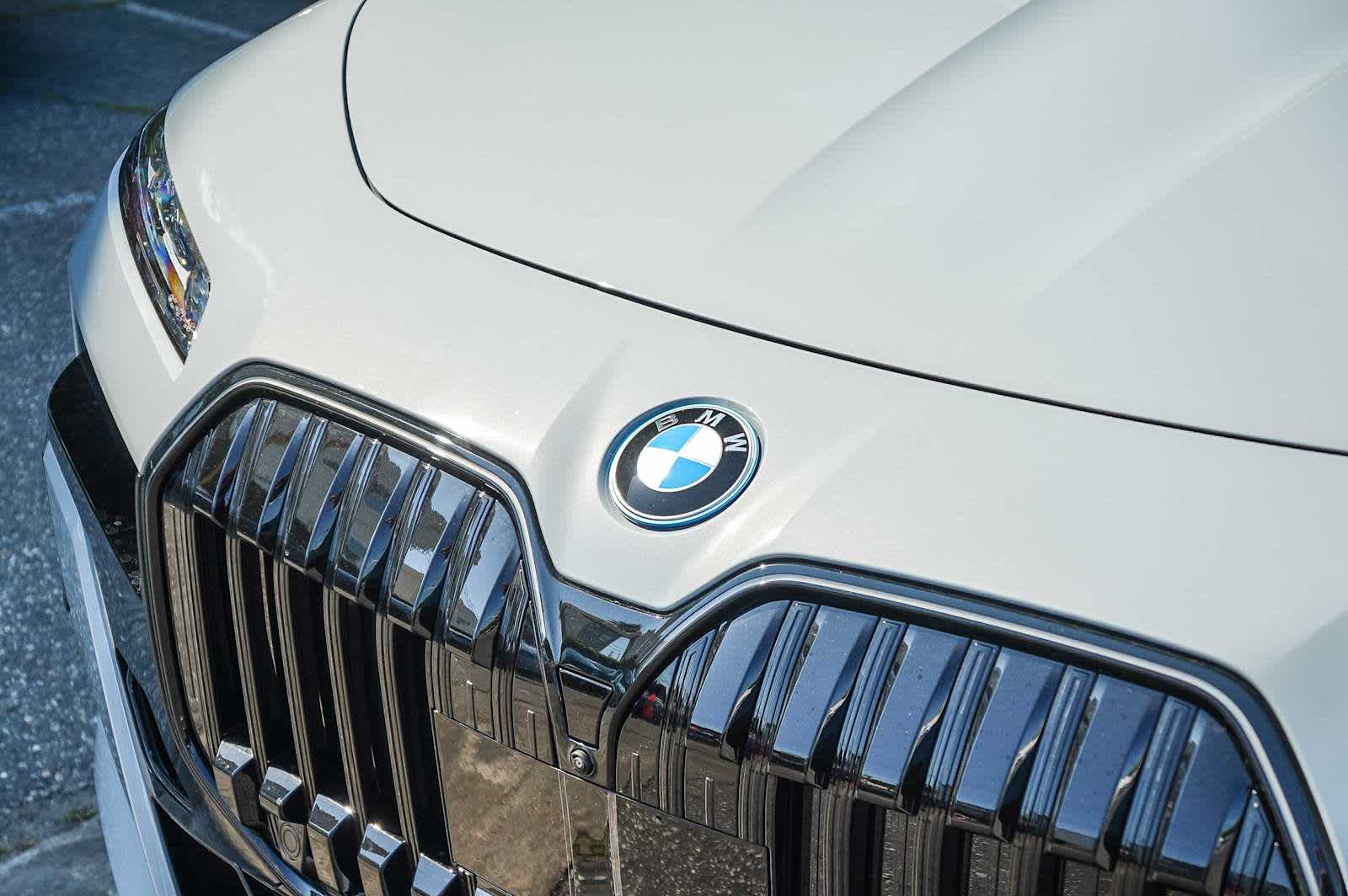 Thumbnail: 2026 BMW i7 - 9