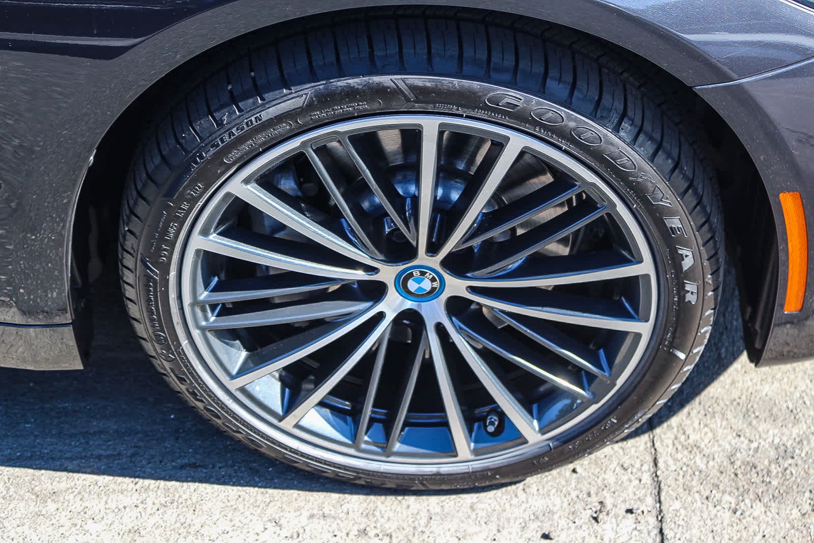 Thumbnail: 2023 BMW 5 Series - 9