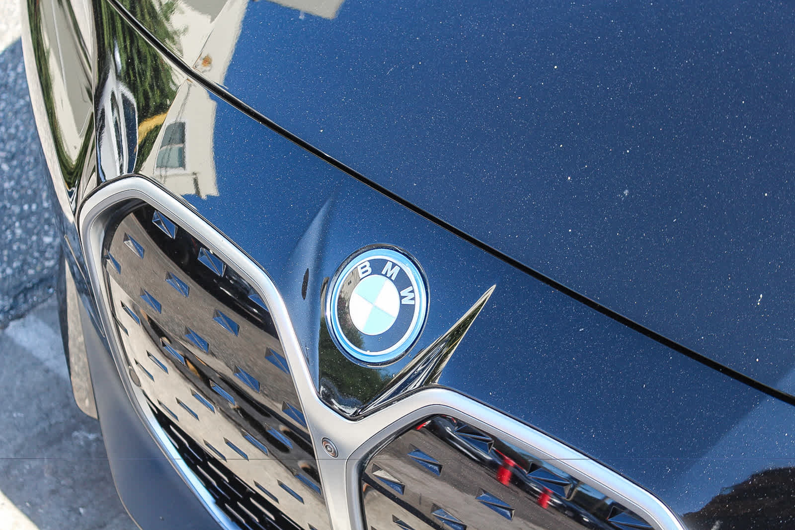 Thumbnail: 2023 BMW i4 - 10