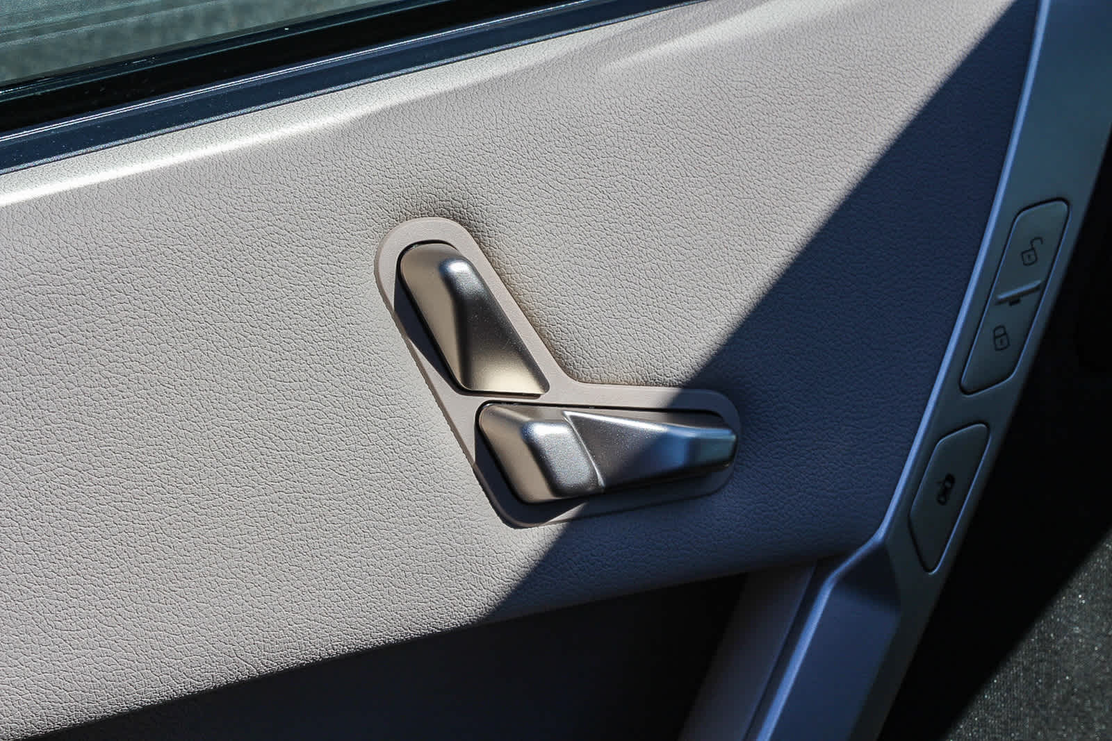 Thumbnail: 2026 BMW iX - 21