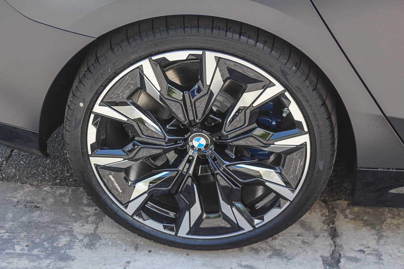 Thumbnail: 2027 BMW 5 Series - 8