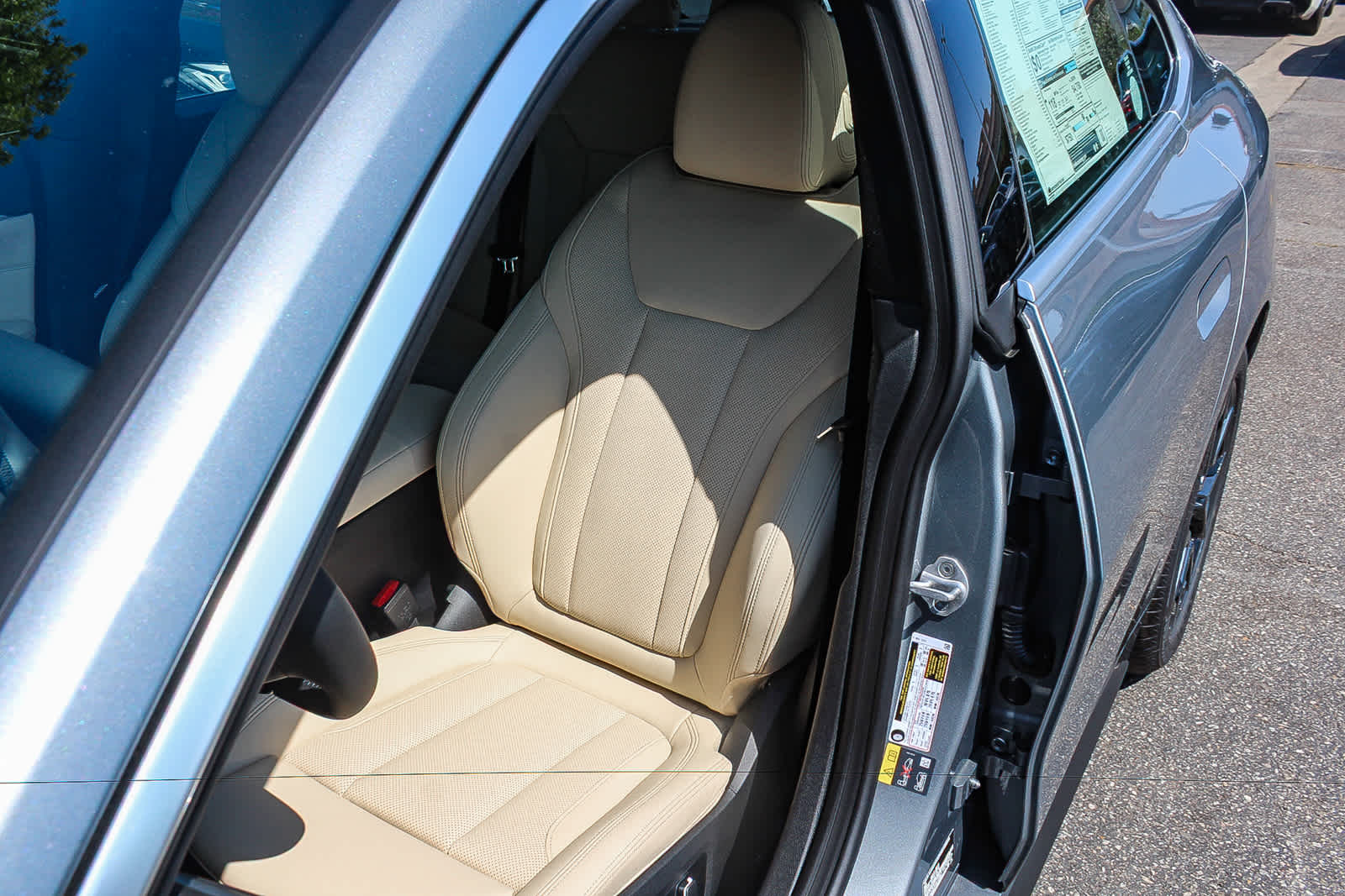 Thumbnail: 2026 BMW i4 - 25