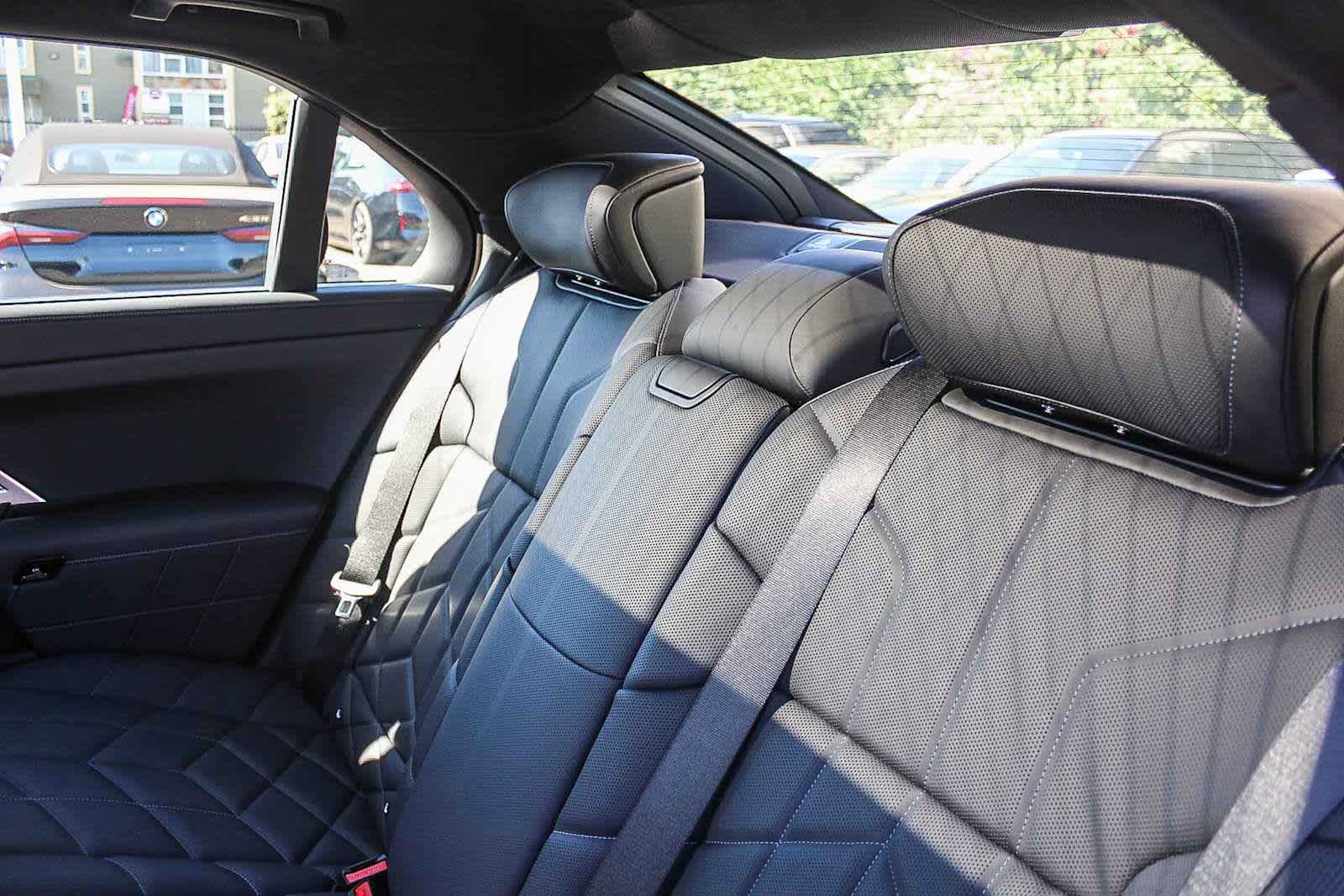 Thumbnail: 2026 BMW i7 - 19