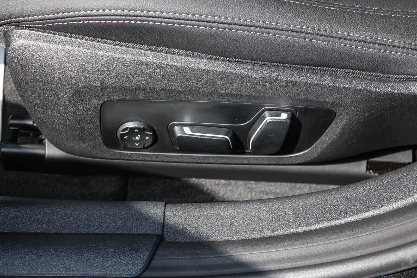 Thumbnail: 2025 BMW i4 - 21