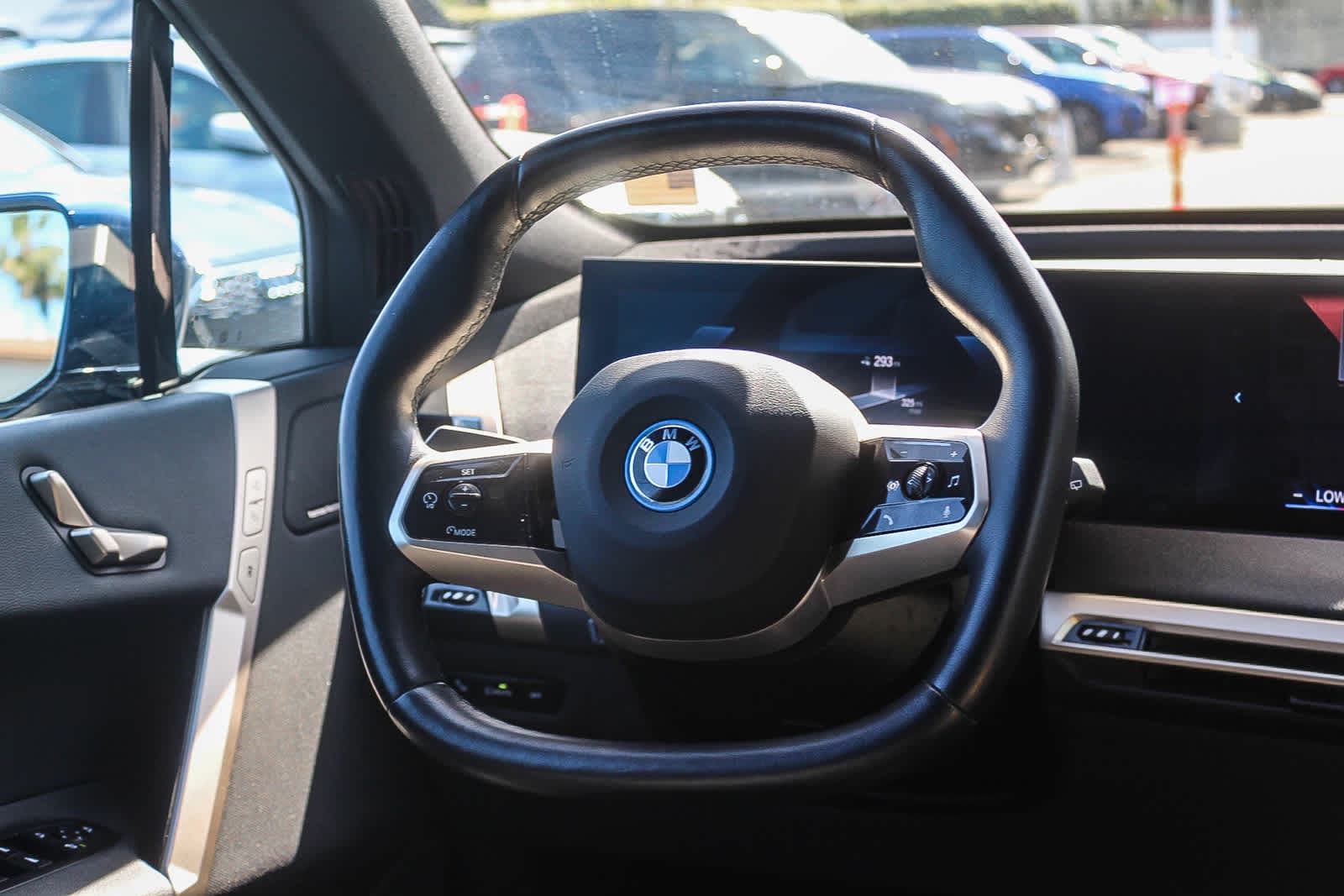 Thumbnail: 2023 BMW iX - 15