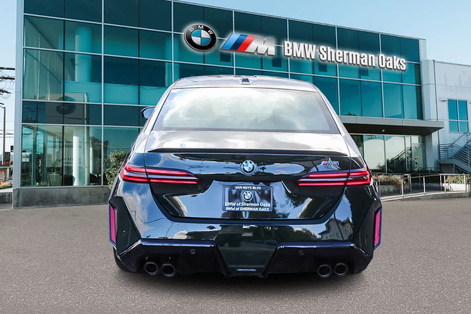 Thumbnail: 2026 BMW M5 - 10