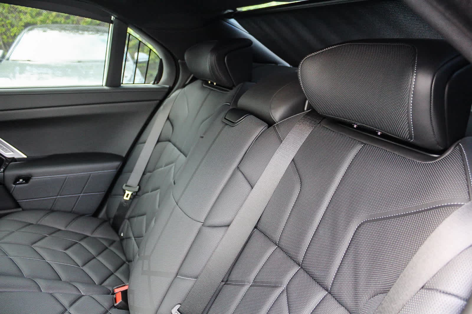 Thumbnail: 2026 BMW i7 - 18