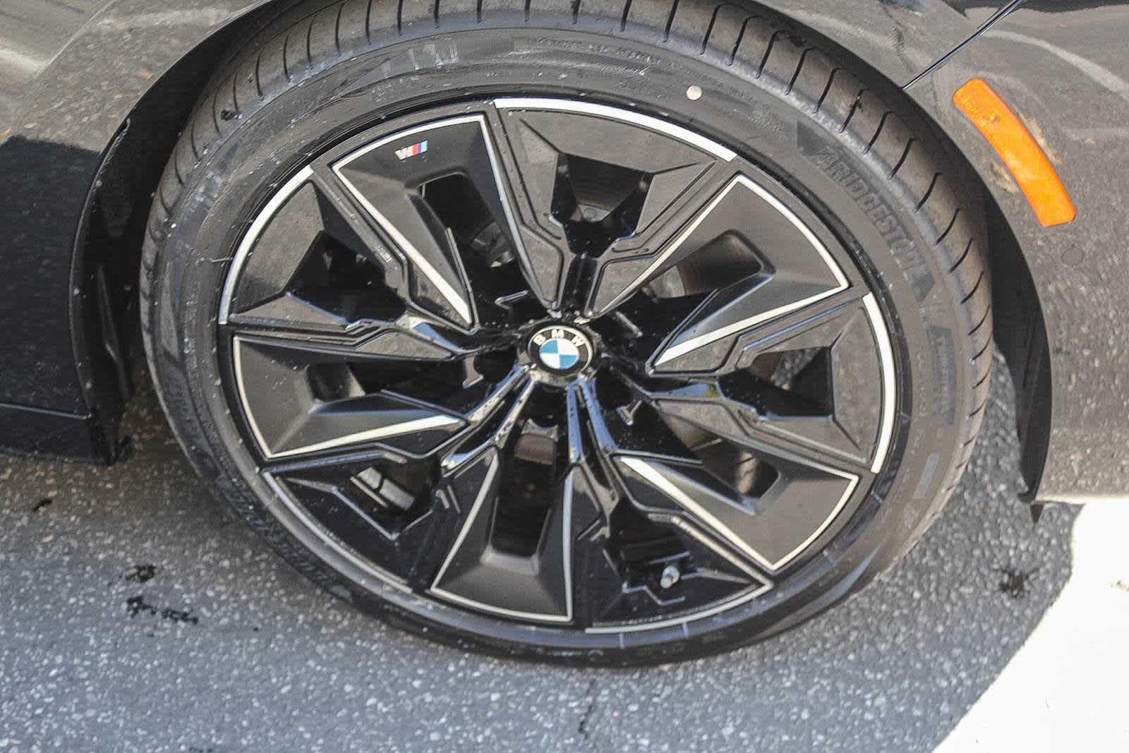 2026 BMW 7 Series 750e - Photo 9