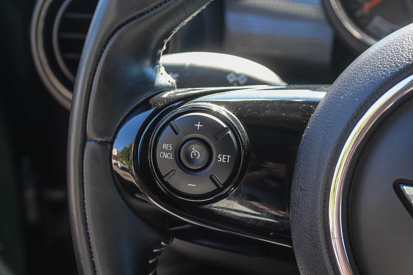 Thumbnail: 2016 MINI Cooper Hardtop - 23