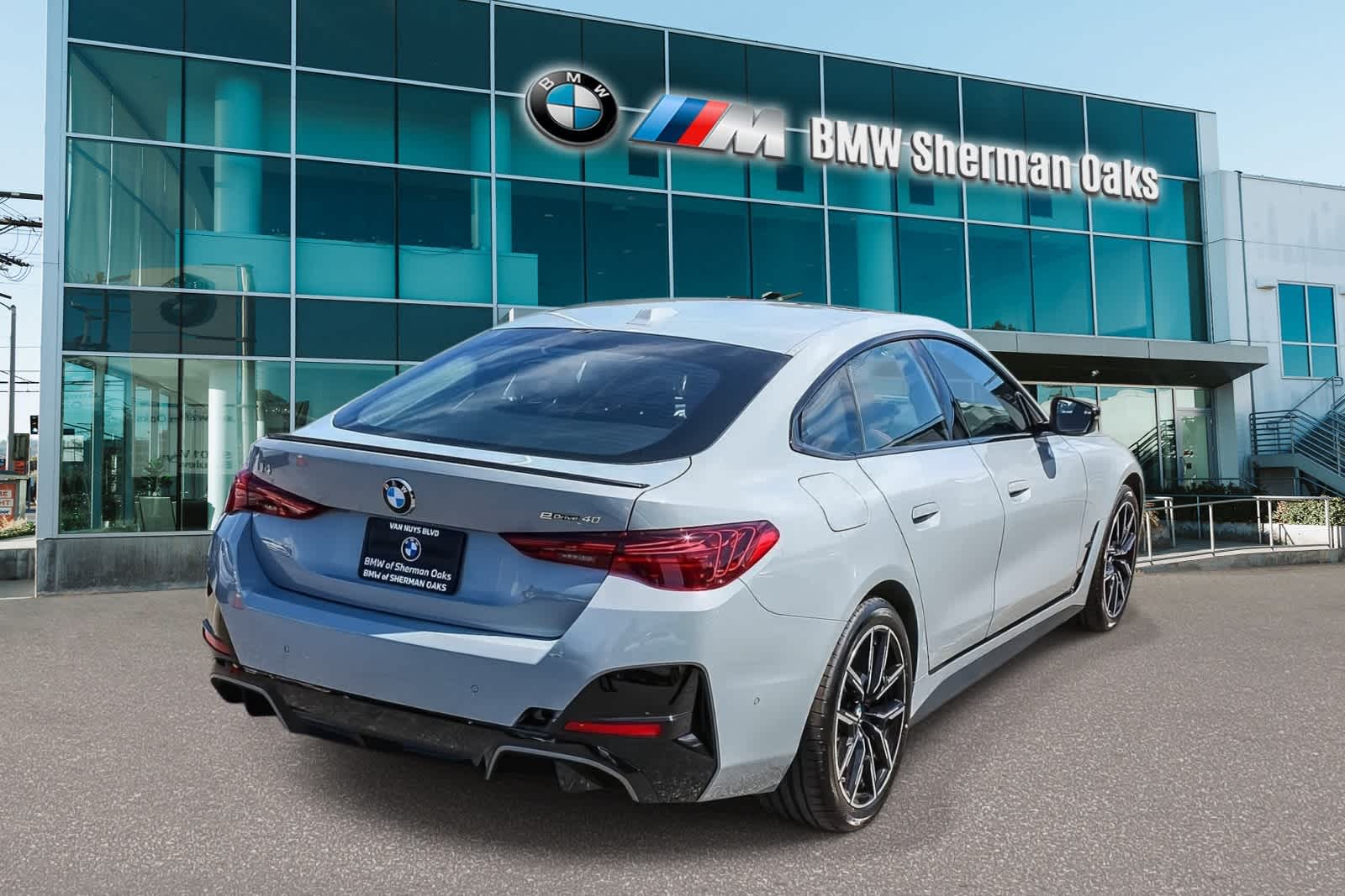 Thumbnail: 2026 BMW i4 - 8