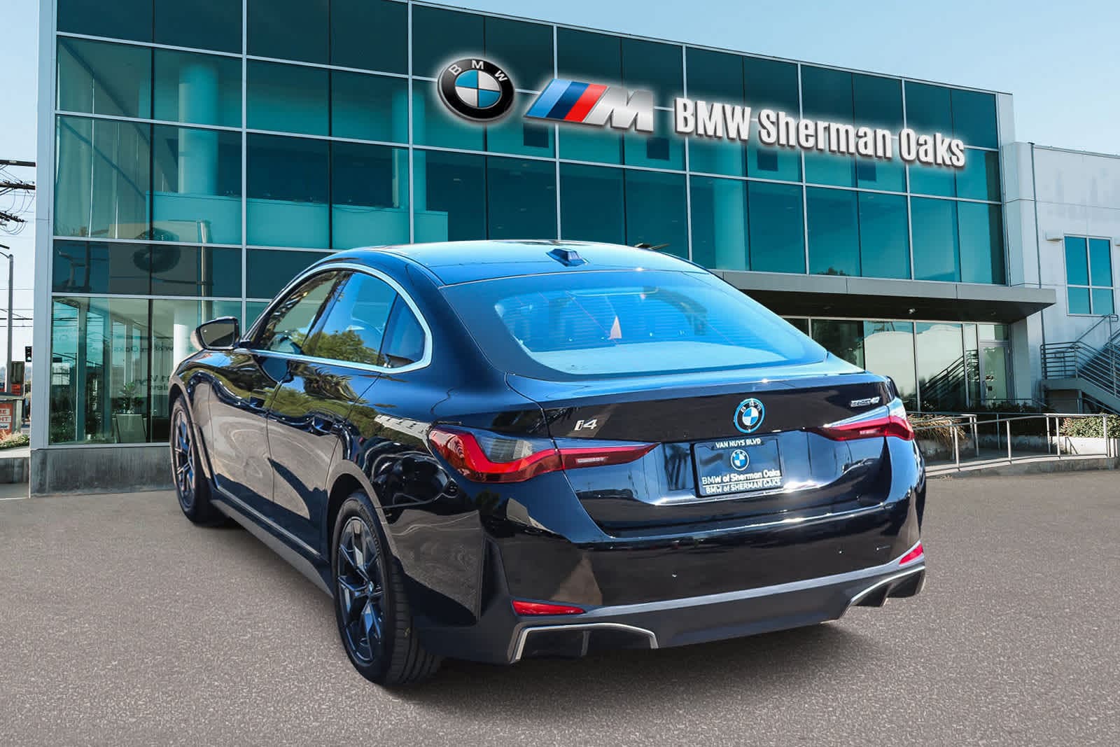 Thumbnail: 2022 BMW i4 - 6