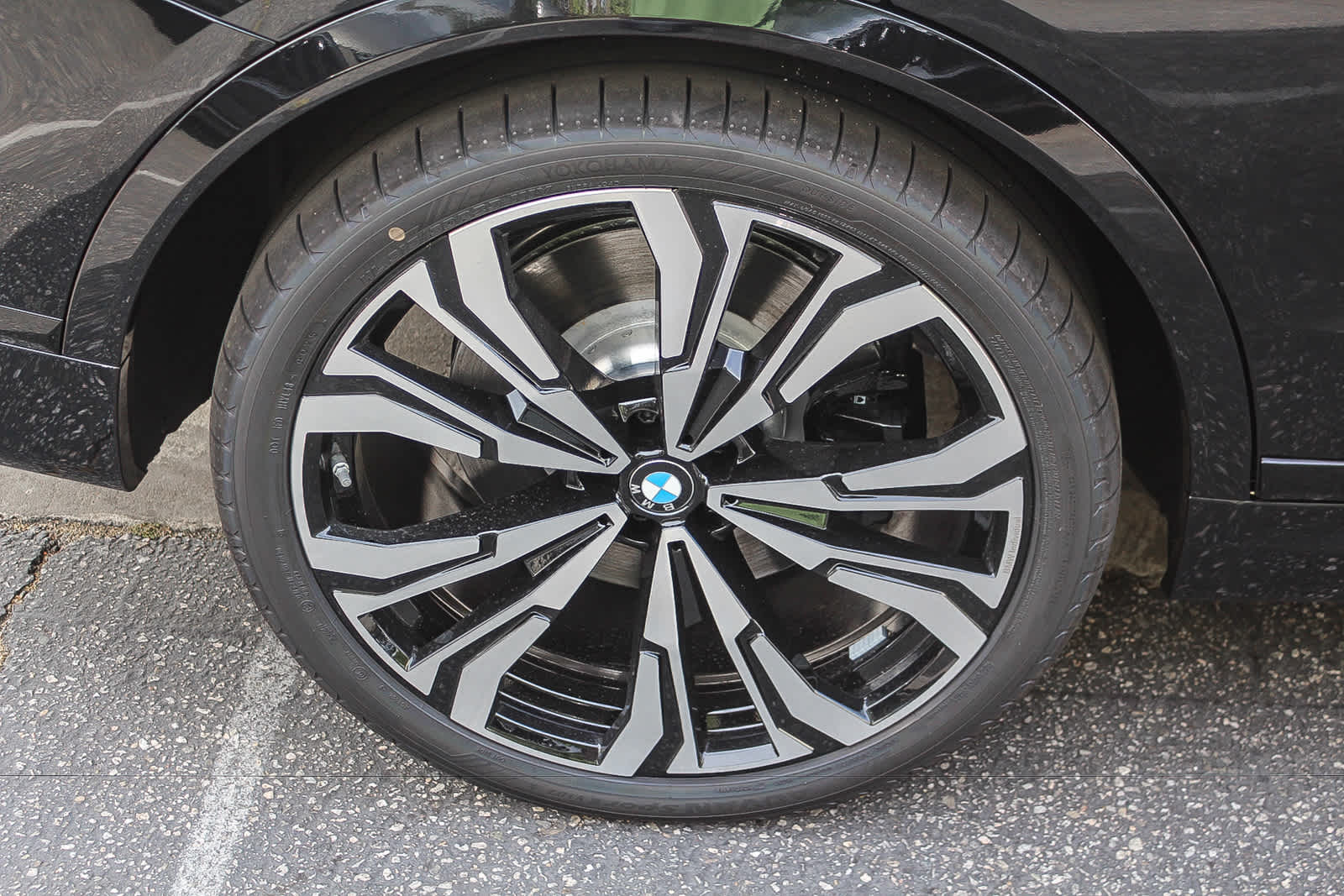 Thumbnail: 2027 BMW X7 - 8
