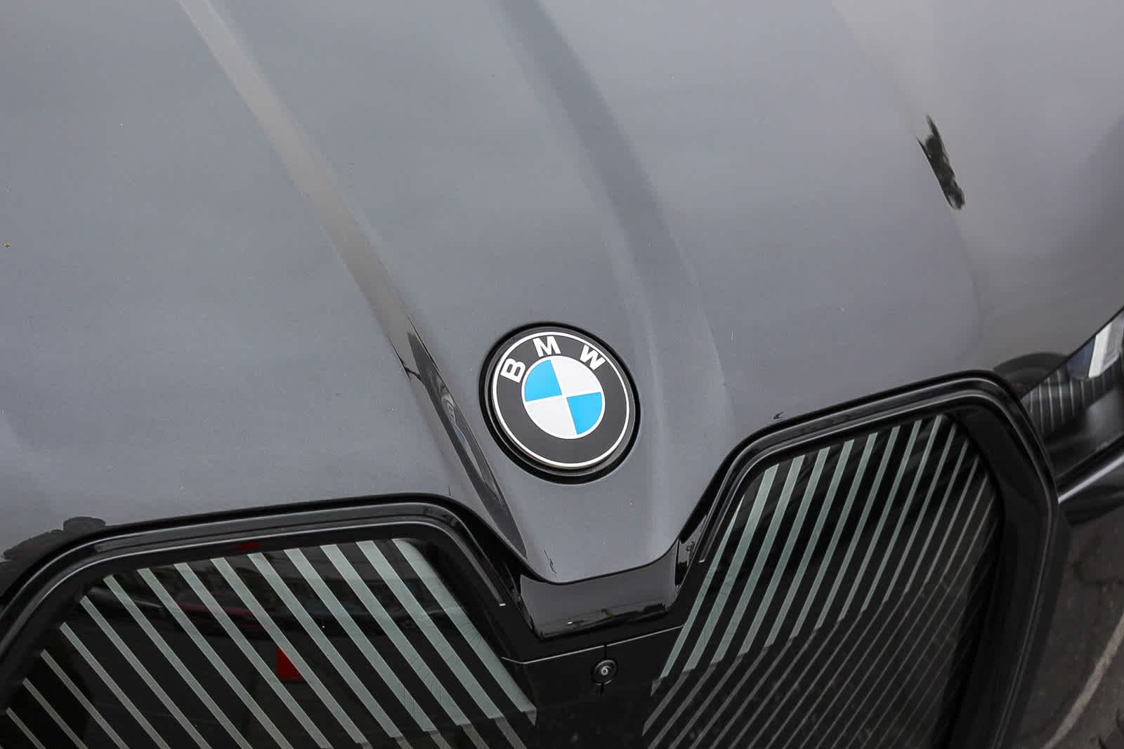 Thumbnail: 2026 BMW iX - 10