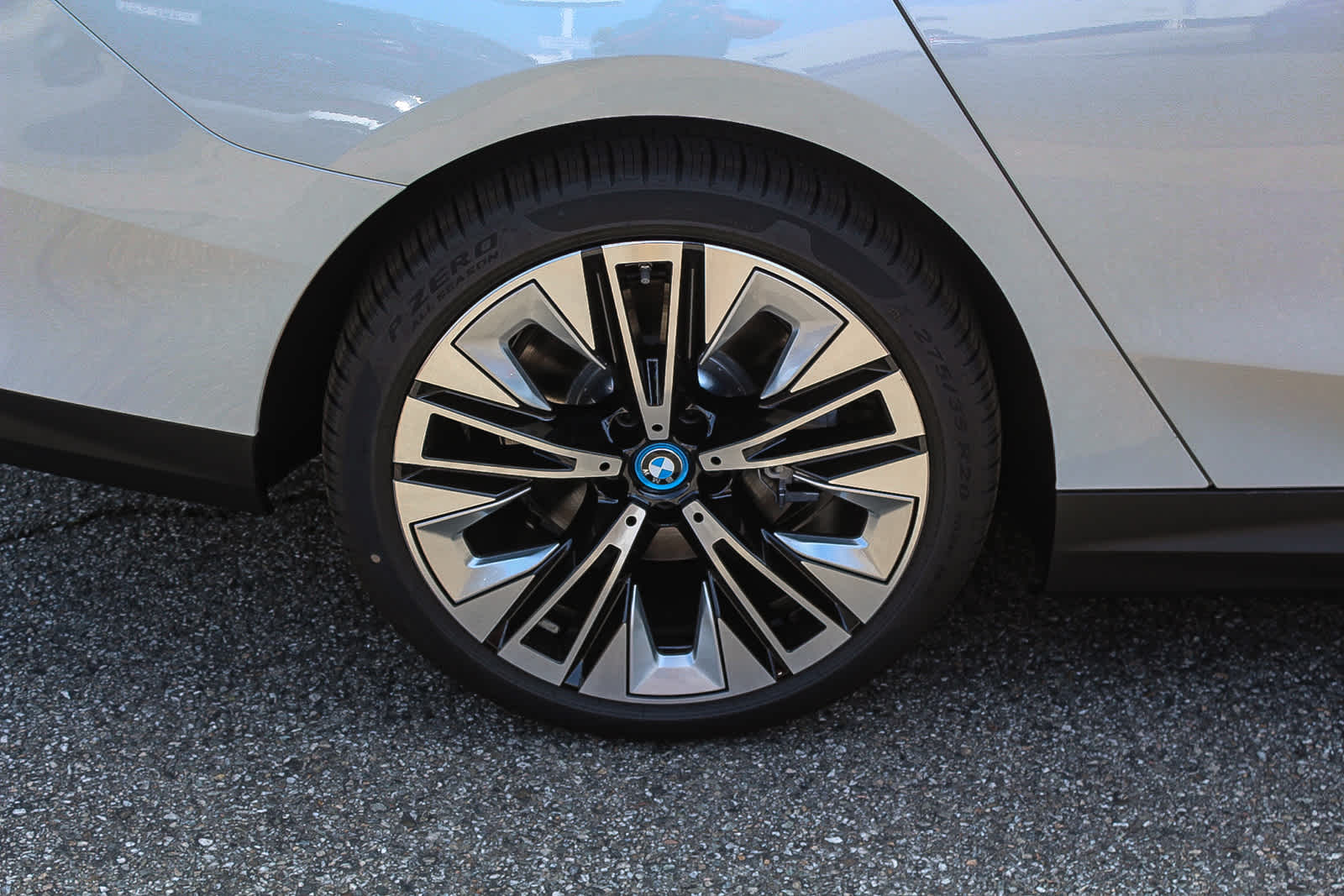 Thumbnail: 2025 BMW i5 - 8