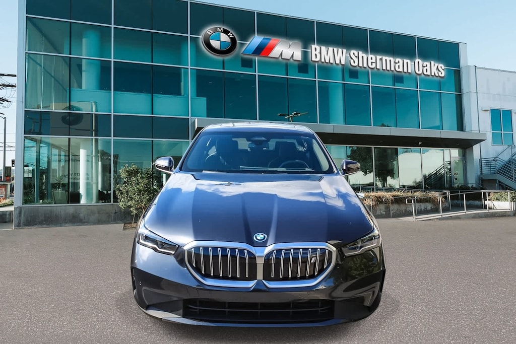 New 2026 BMW i5 xDrive40 Sedan