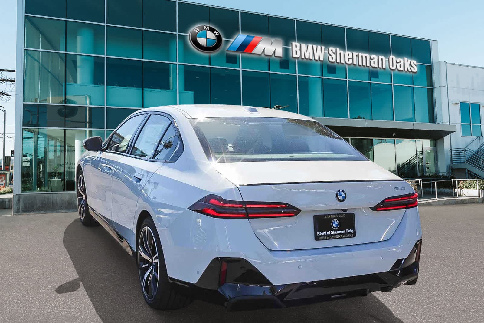 Thumbnail: 2026 BMW 5 Series - 6