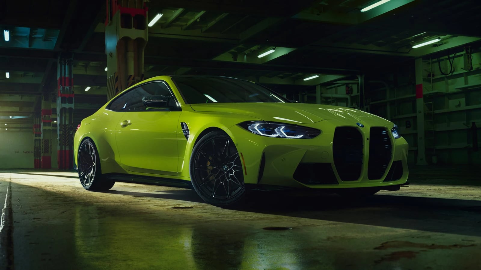 BMW-MY23-M4-Coupe-Gallery-04.png