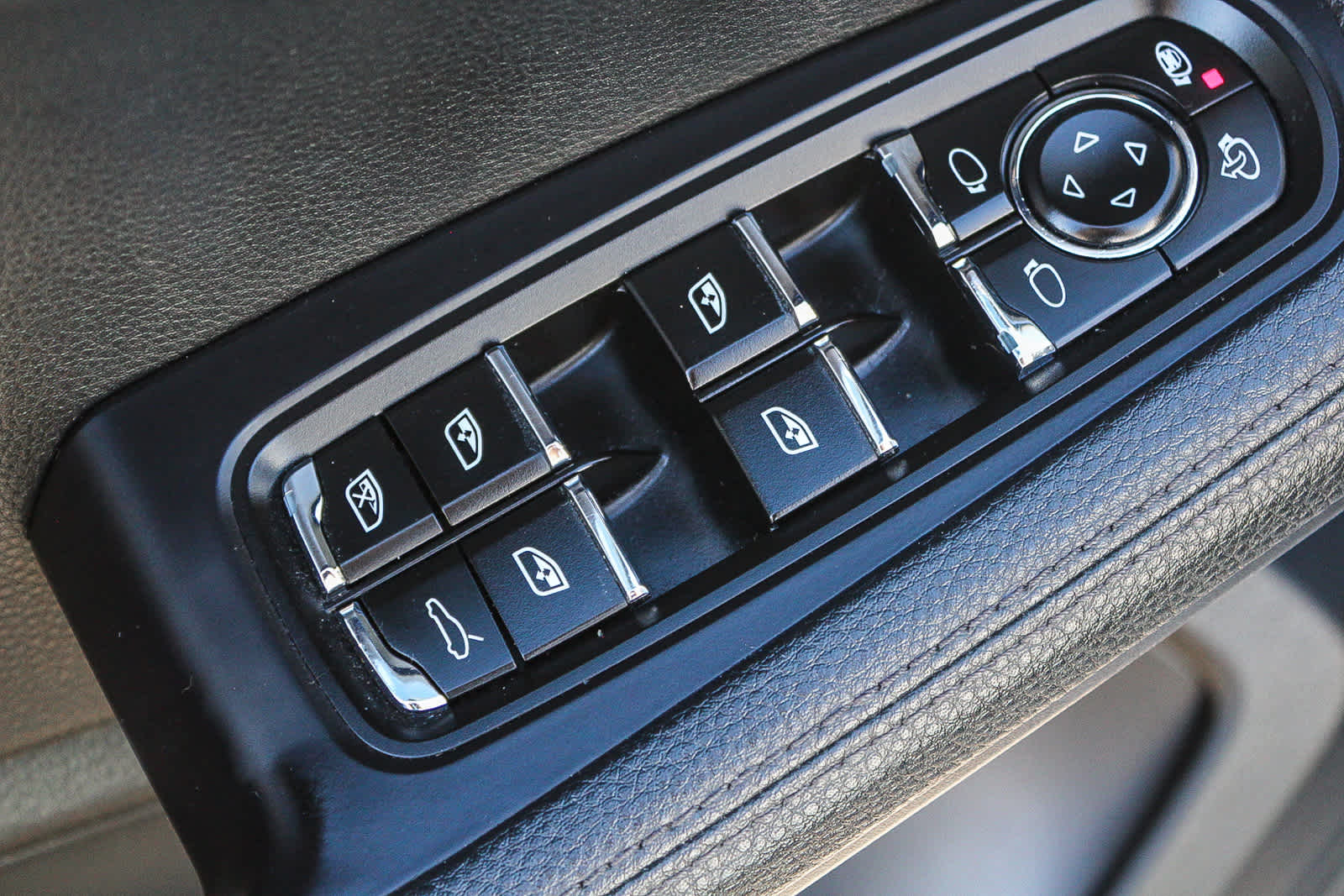 Thumbnail: 2020 Porsche Macan - 20