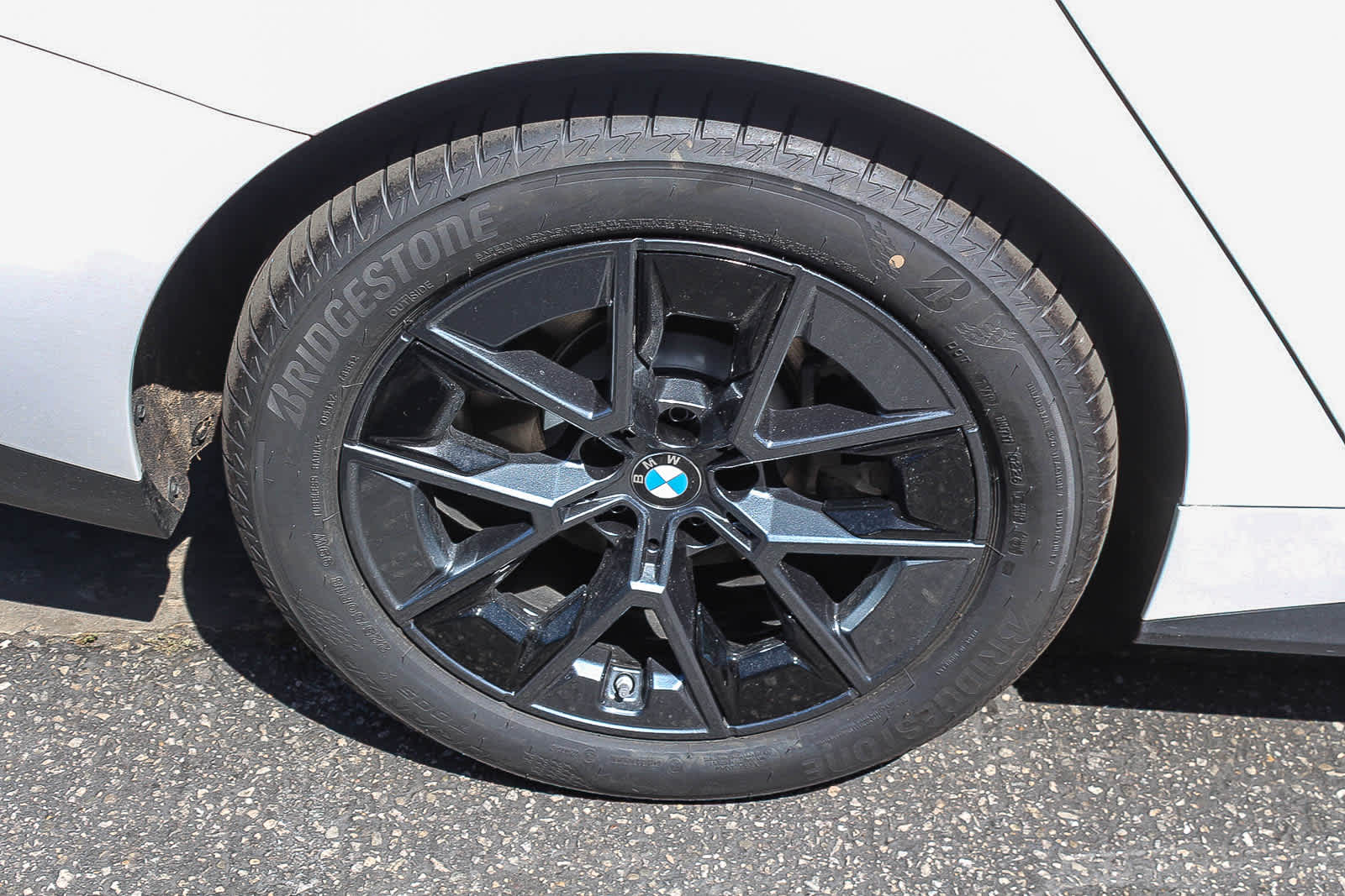 Thumbnail: 2026 BMW i4 - 8
