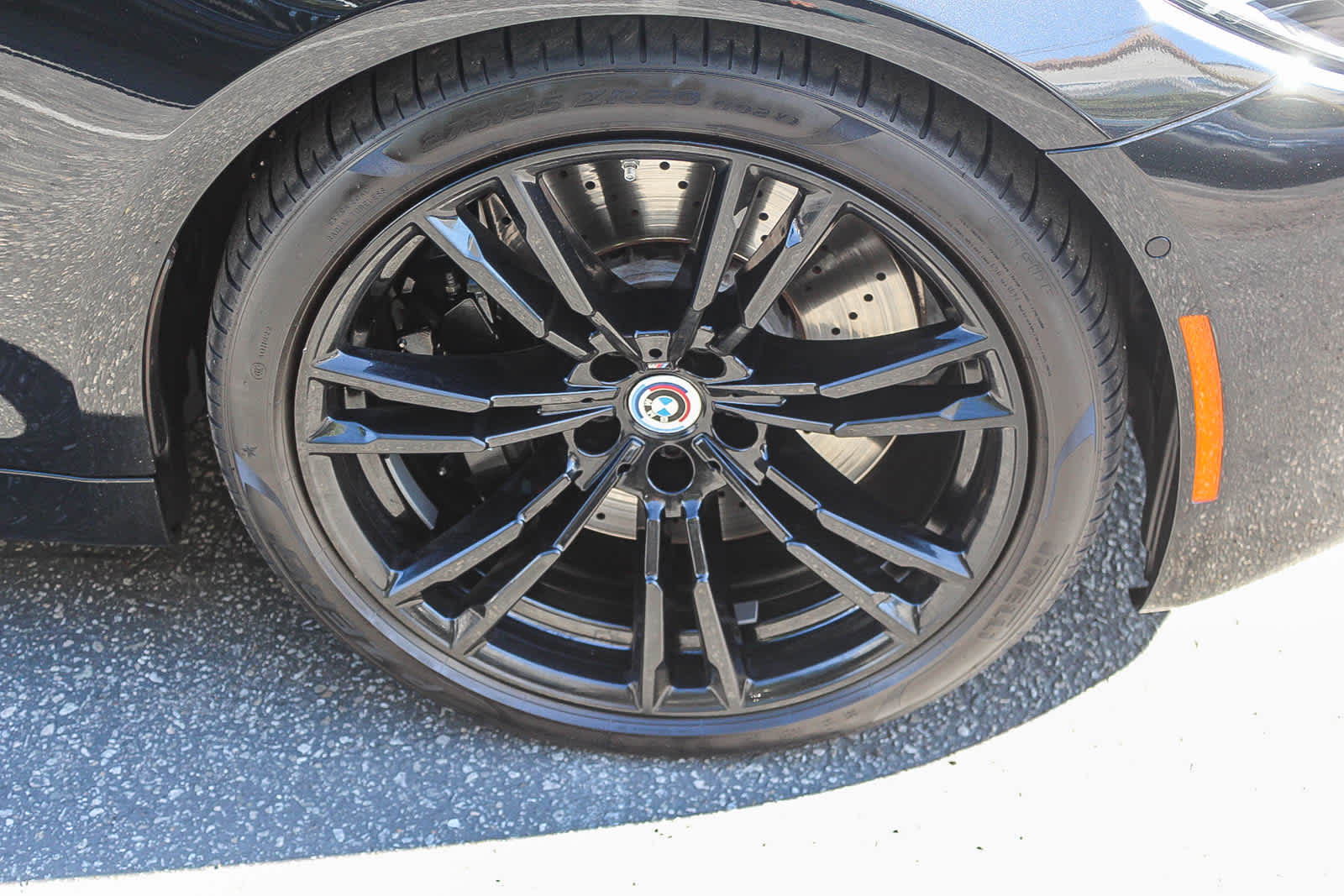 Thumbnail: 2023 BMW M5 - 9