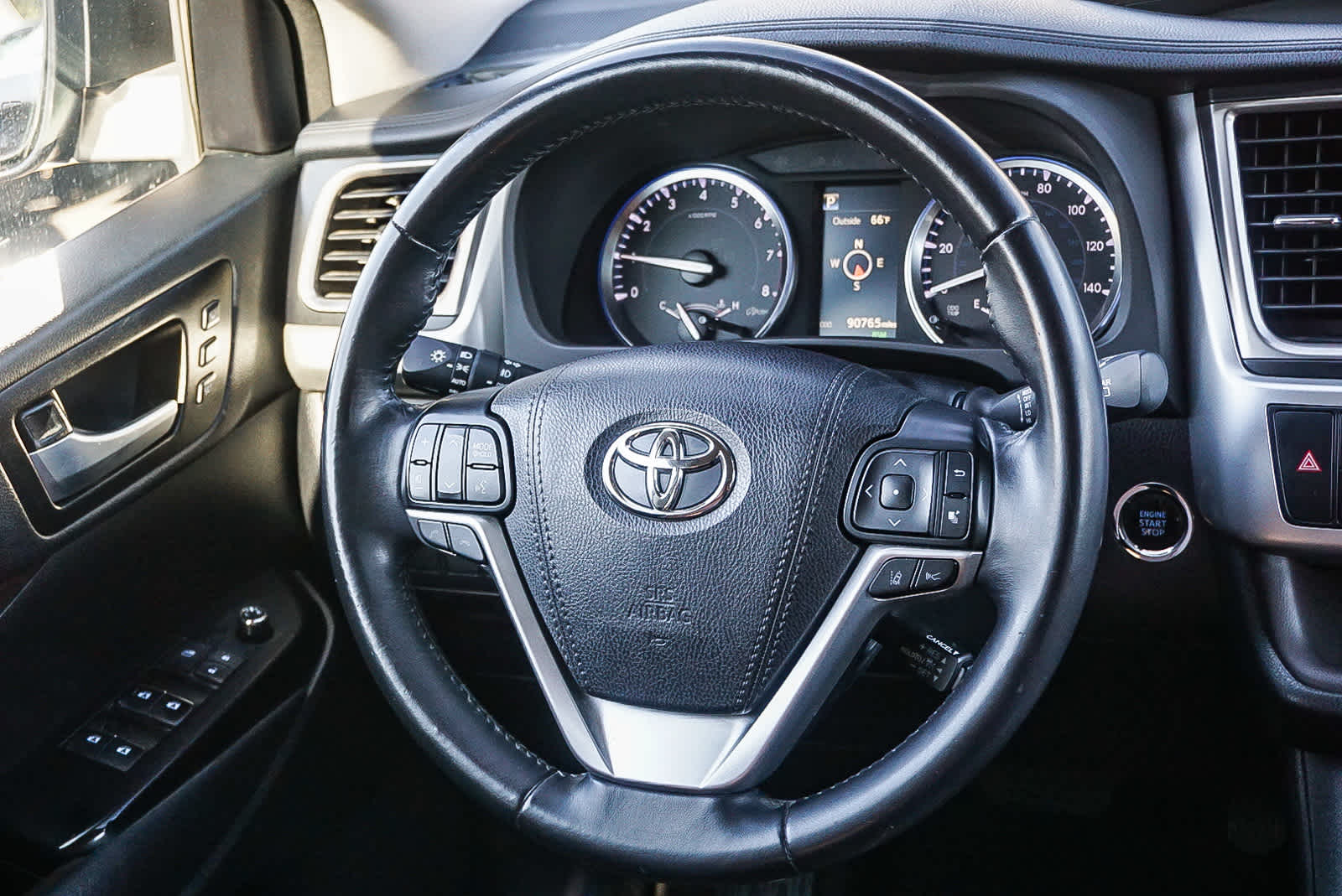 Thumbnail: 2017 Toyota Highlander - 17