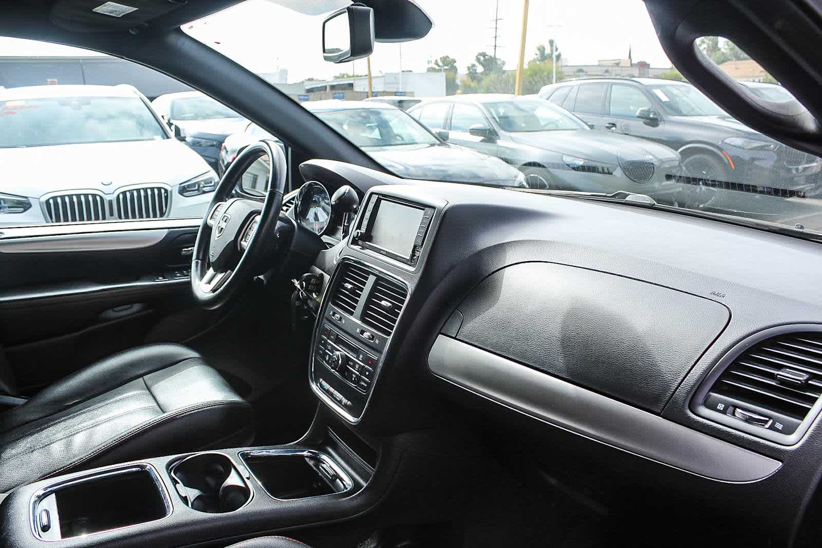 Thumbnail: 2019 Dodge Grand Caravan - 16