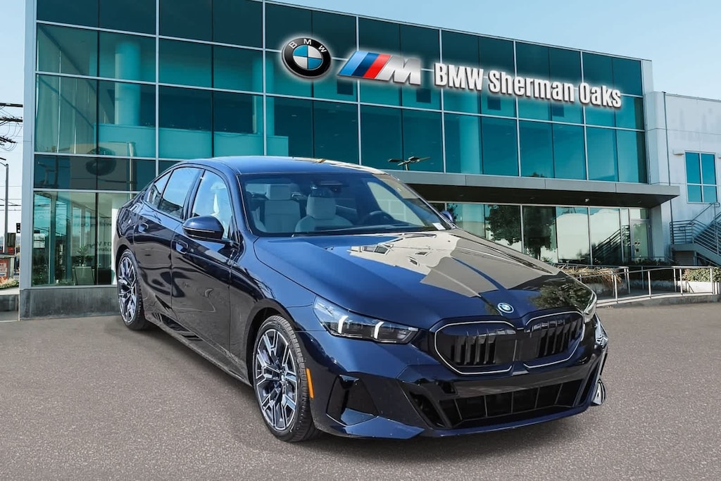New 2026 BMW 550e xDrive Sedan
