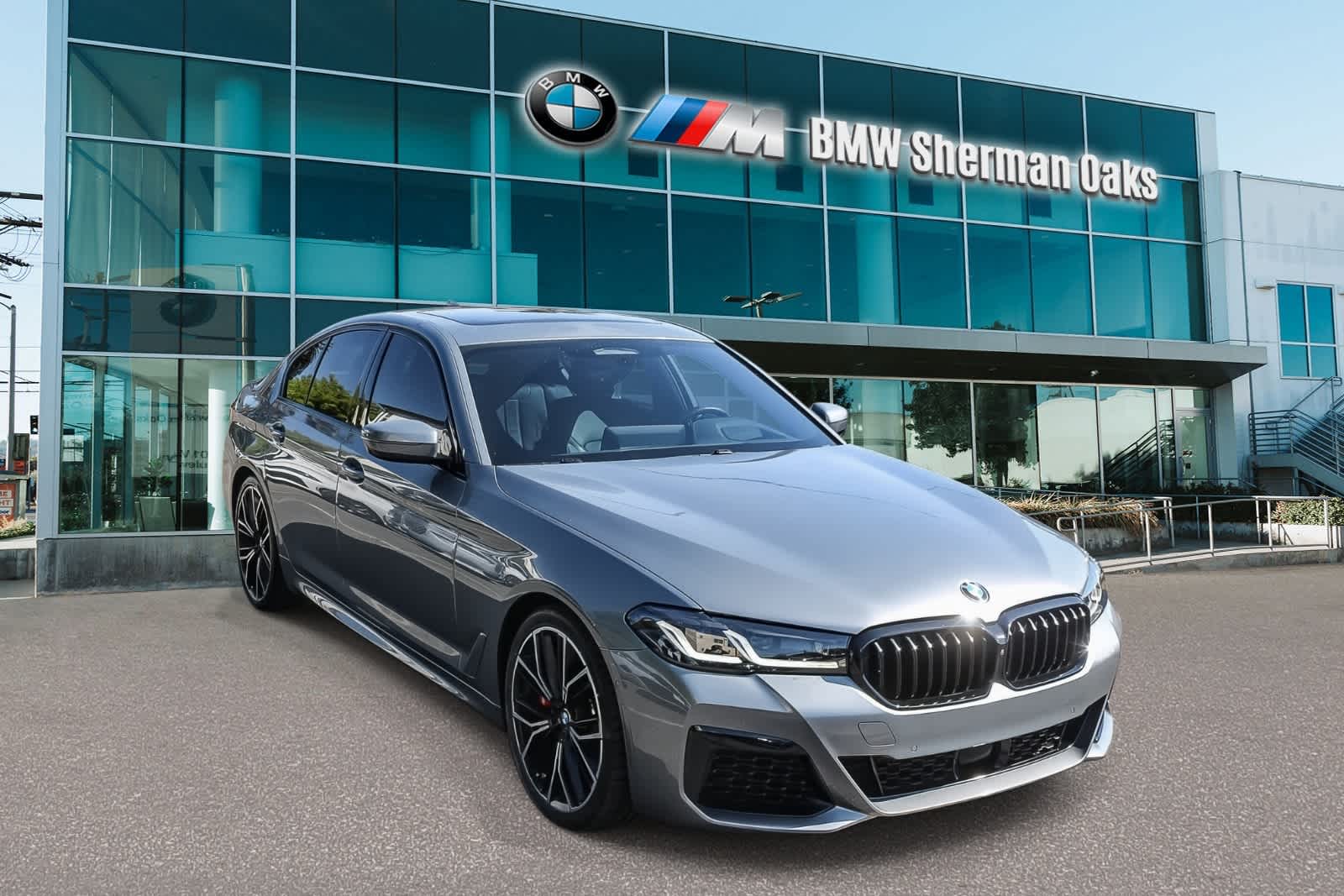 2023 BMW M550i xDrive photo 2
