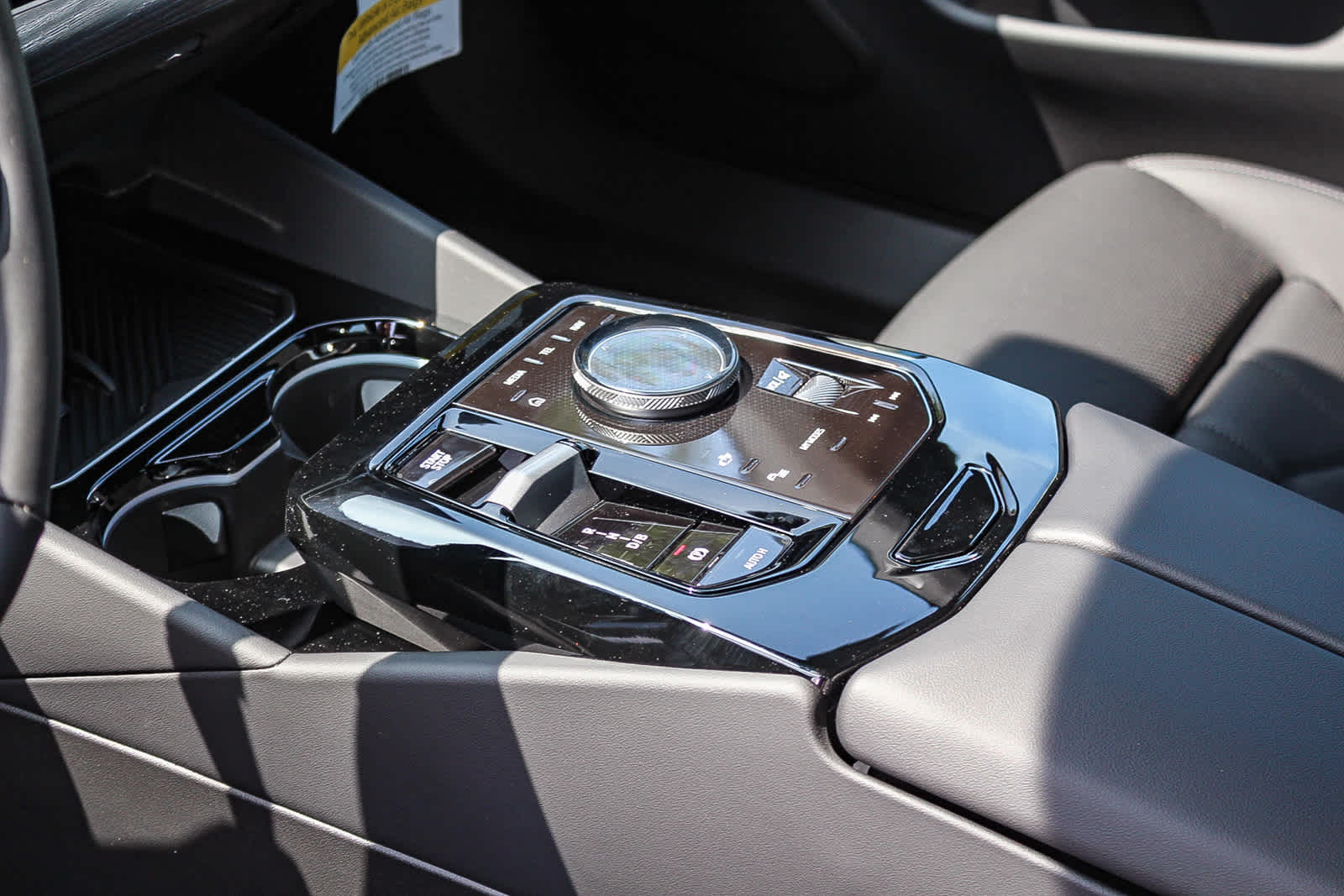 Thumbnail: 2025 BMW i5 - 19