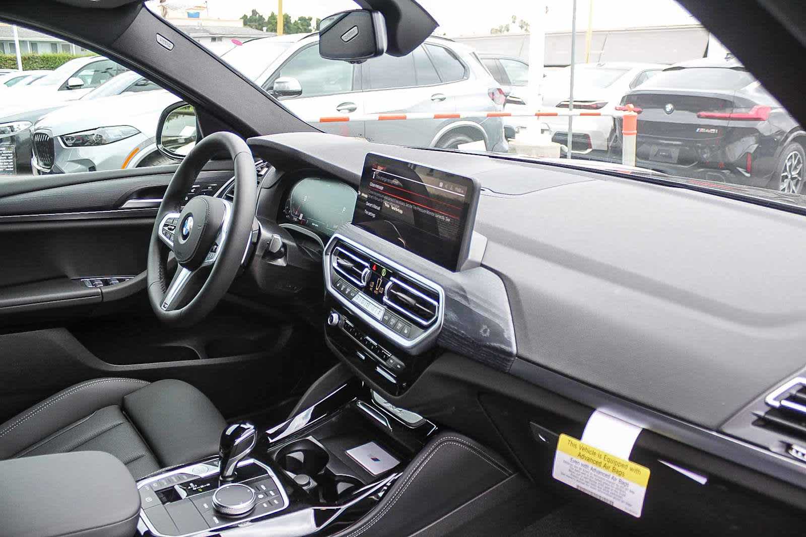 Thumbnail: 2025 BMW X4 - 16