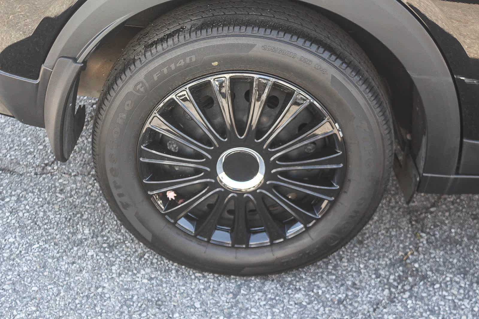 2024 Nissan Kicks S photo 3