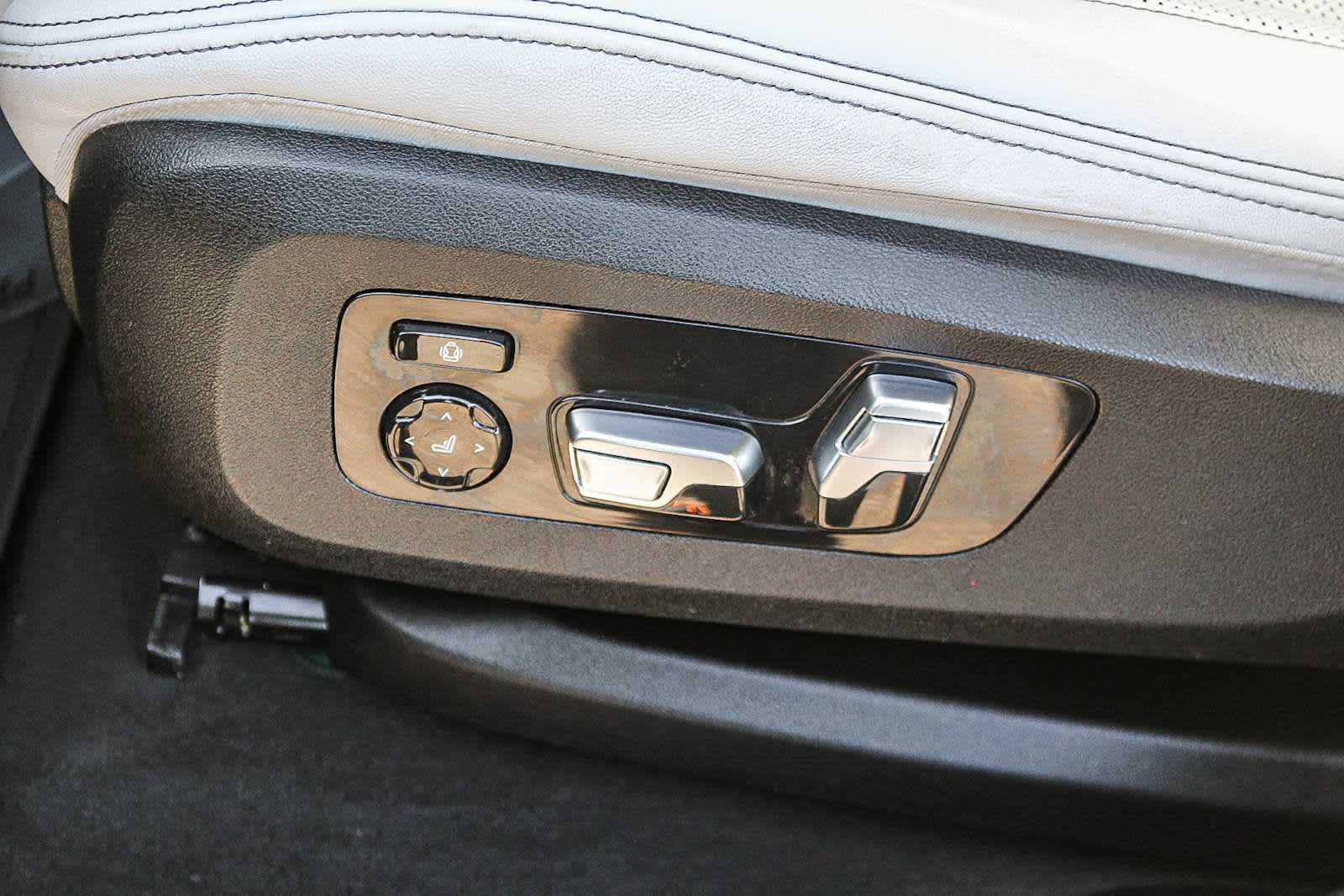 Thumbnail: 2024 BMW X6 - 21