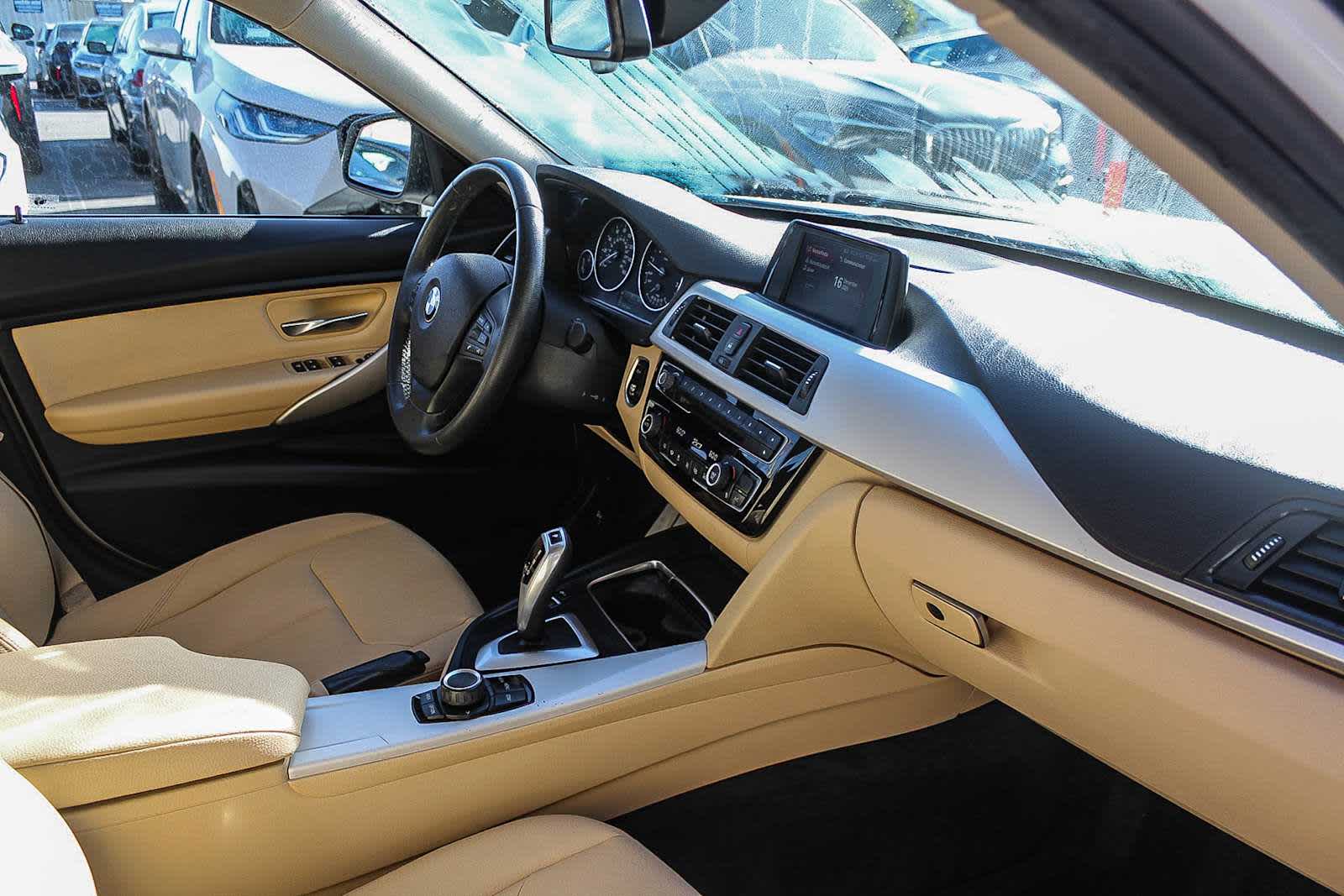 Thumbnail: 2018 BMW 3 Series - 16