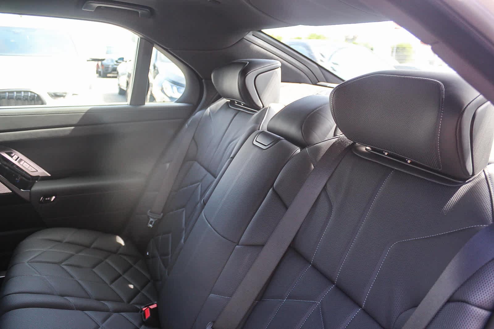 Thumbnail: 2026 BMW i7 - 18