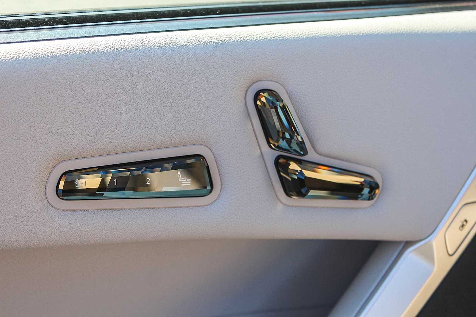 Thumbnail: 2026 BMW iX - 21