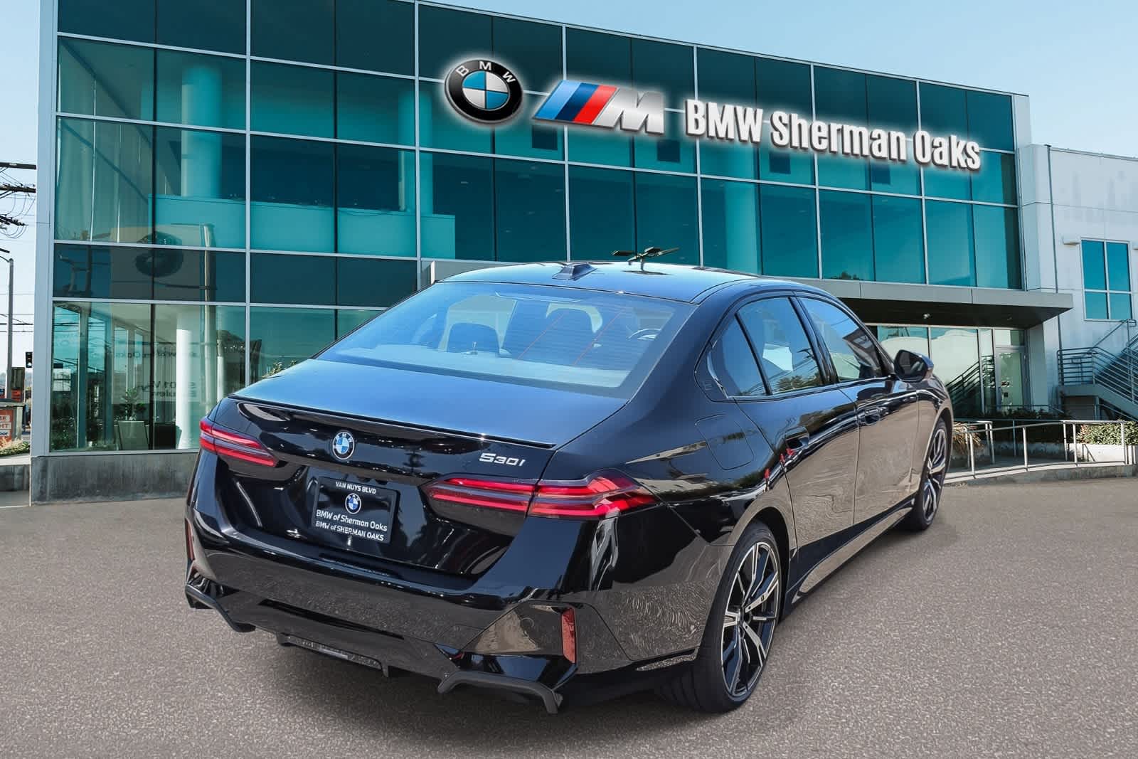 Thumbnail: 2027 BMW 5 Series - 4