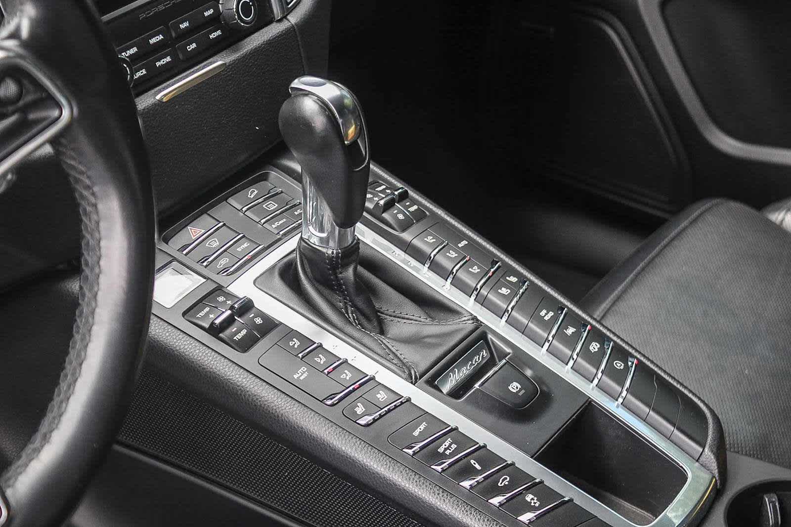 Thumbnail: 2018 Porsche Macan - 19