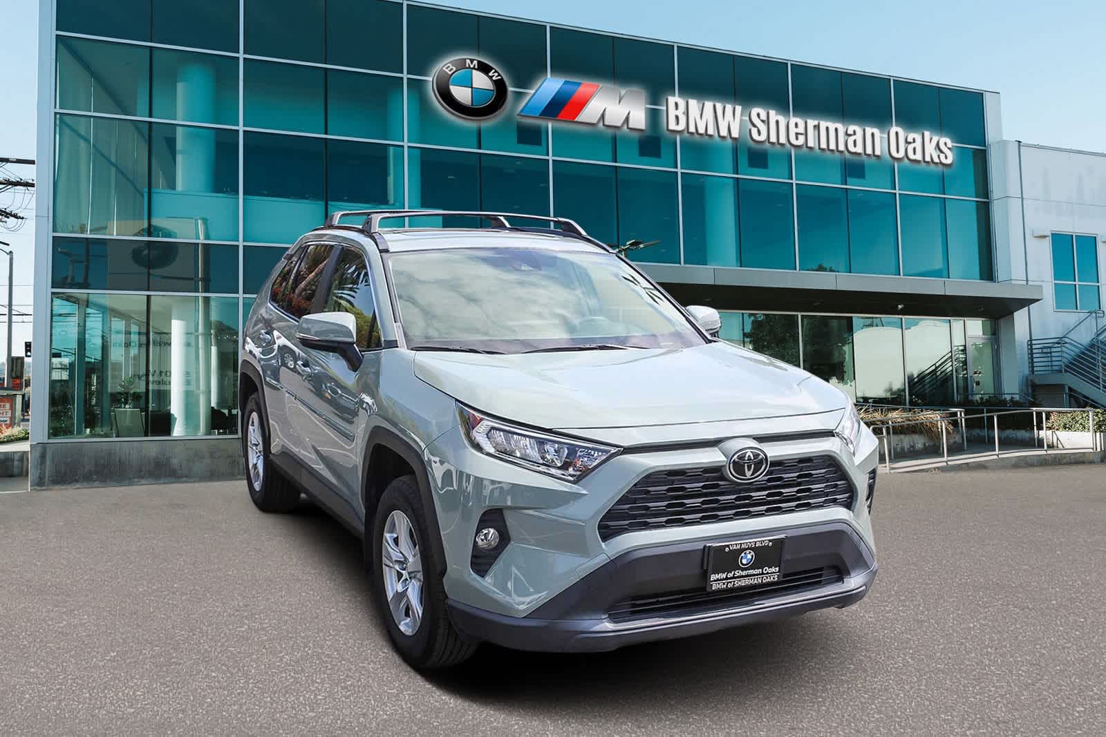 2019 Toyota RAV4 XLE 3