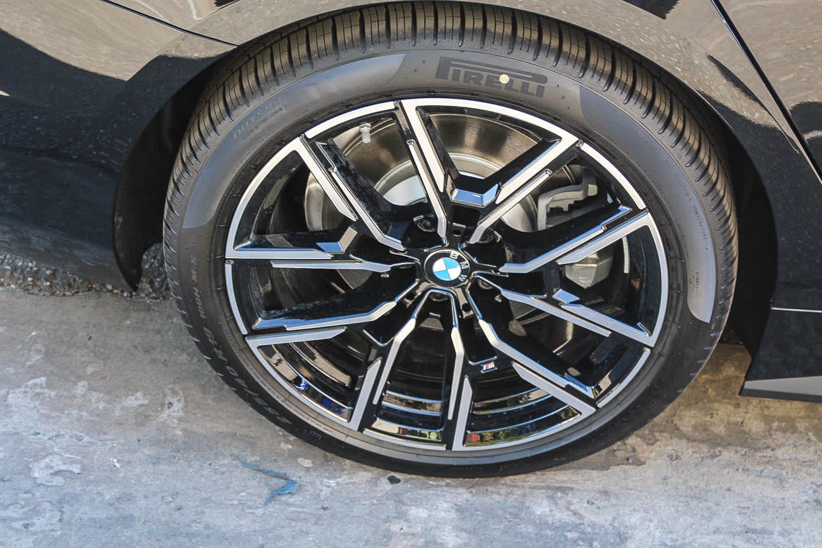 Thumbnail: 2025 BMW i4 - 8