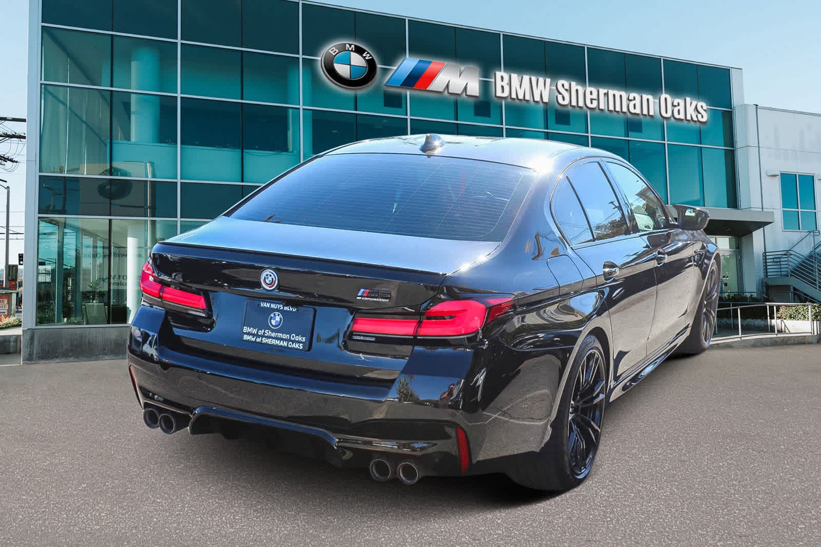 Thumbnail: 2023 BMW M5 - 4