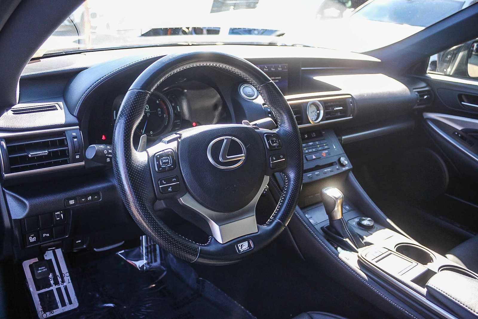 Thumbnail: 2017 Lexus RC - 16