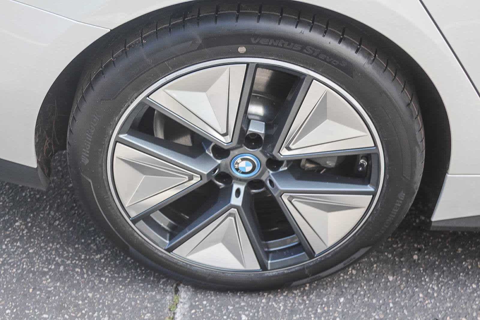 2023 BMW i4 eDrive35 photo 3