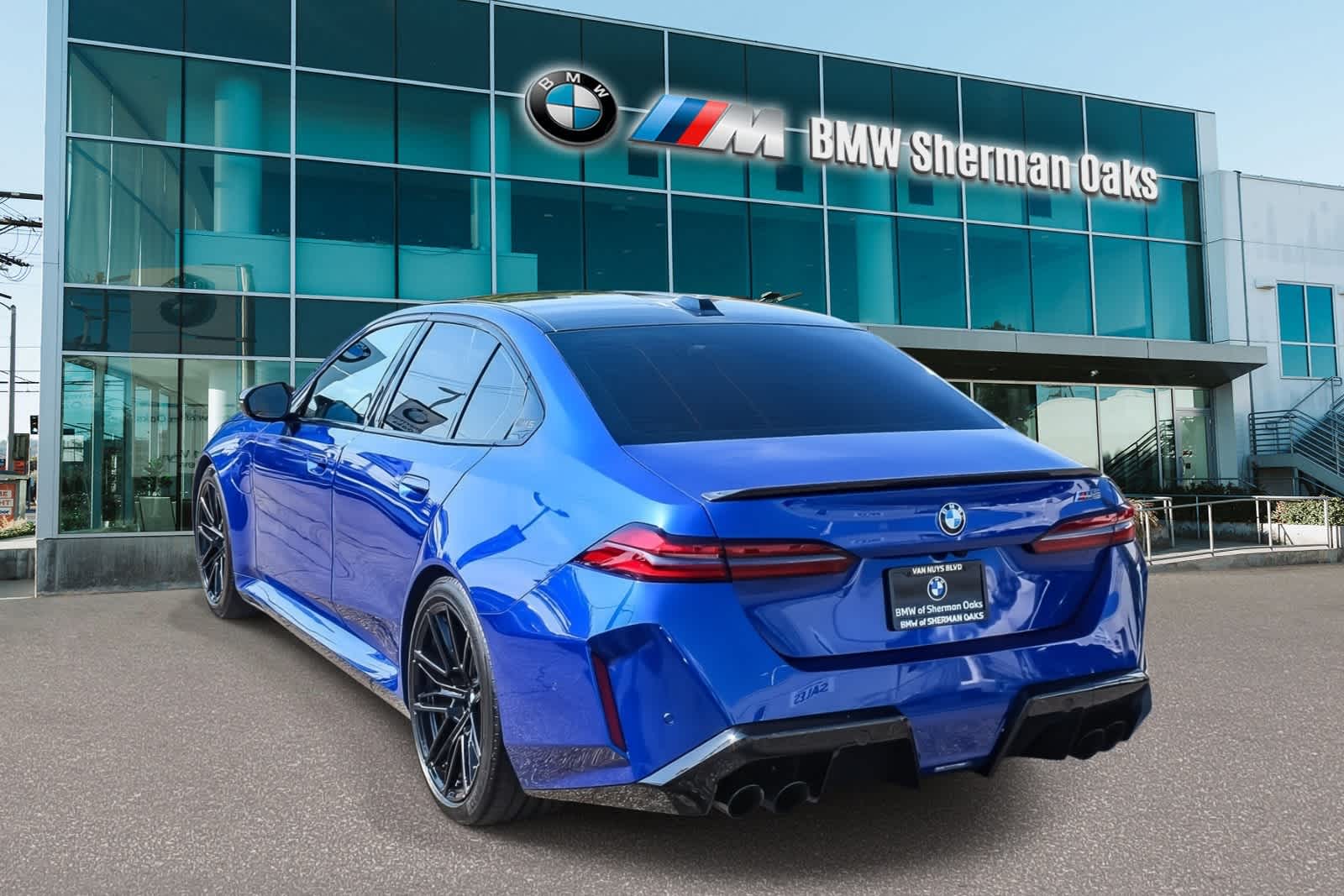 Thumbnail: 2025 BMW M5 - 12
