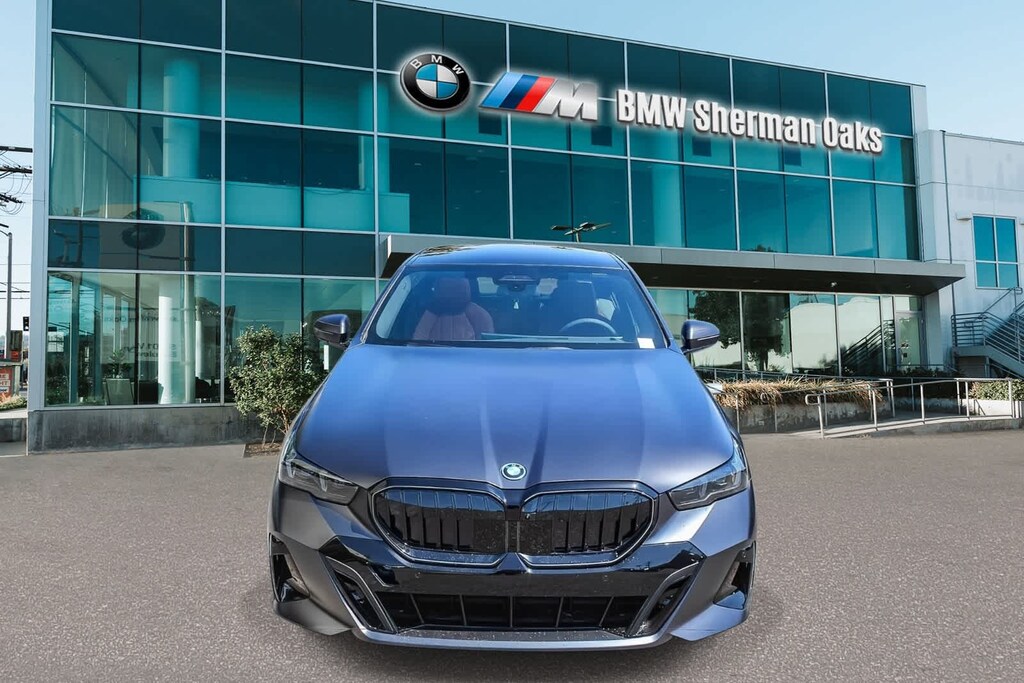 New 2027 BMW 550e xDrive Sedan