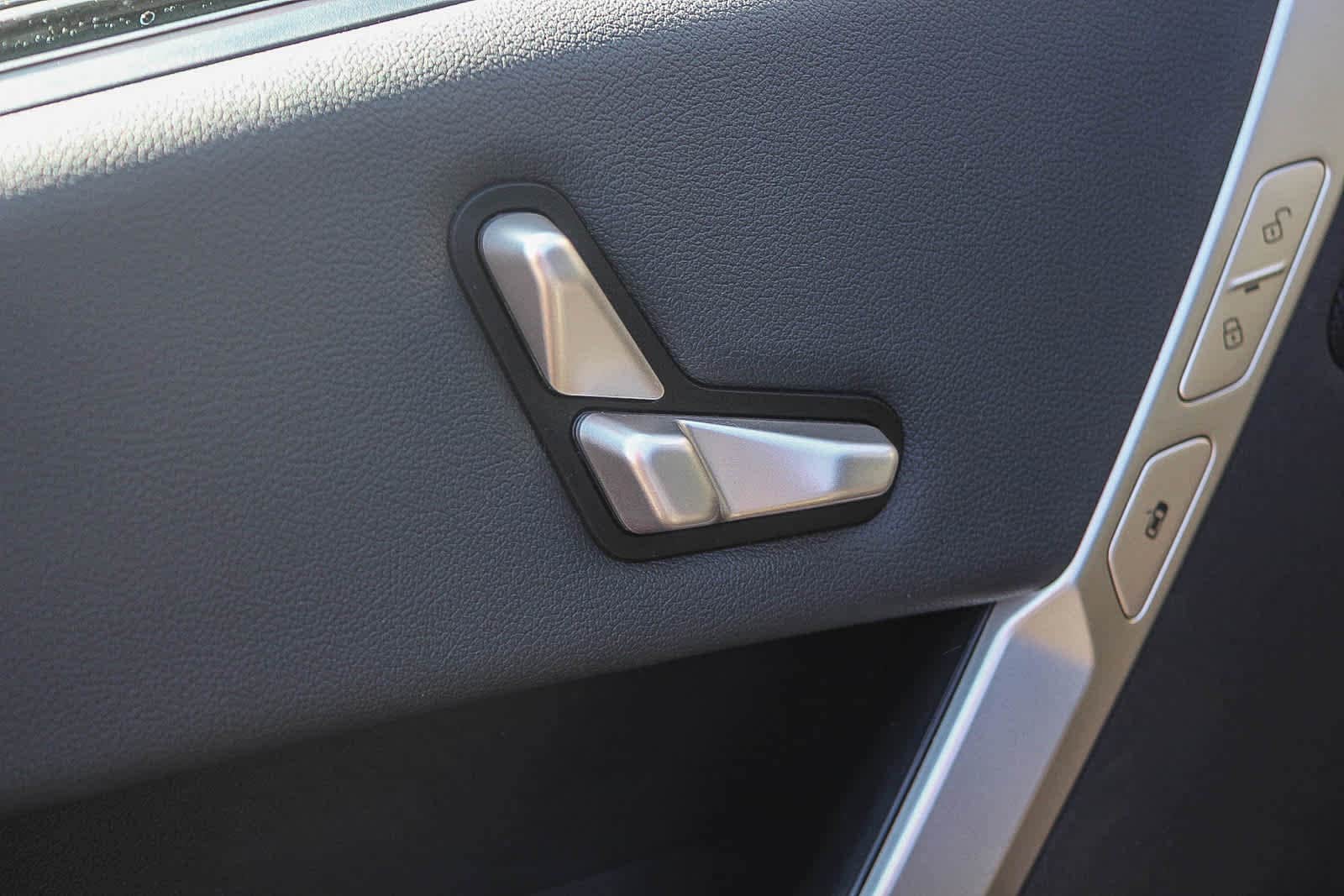 Thumbnail: 2023 BMW iX - 21