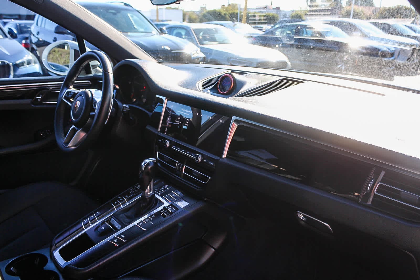 Thumbnail: 2020 Porsche Macan - 16