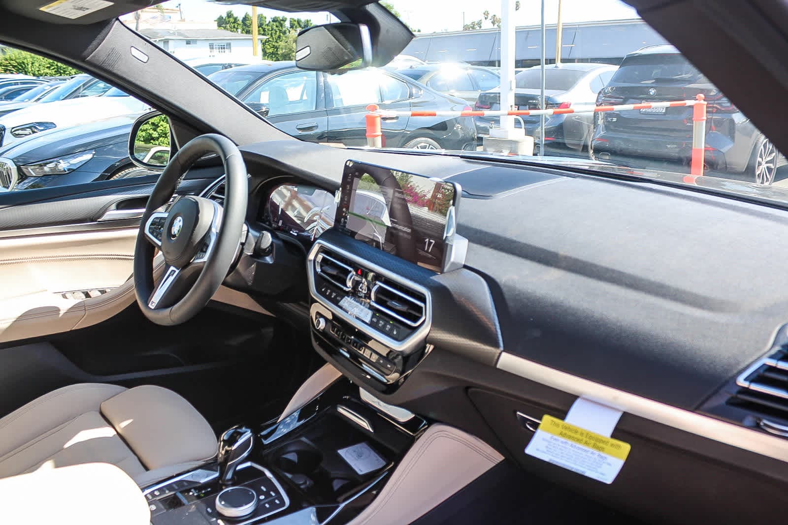 Thumbnail: 2025 BMW X4 - 16