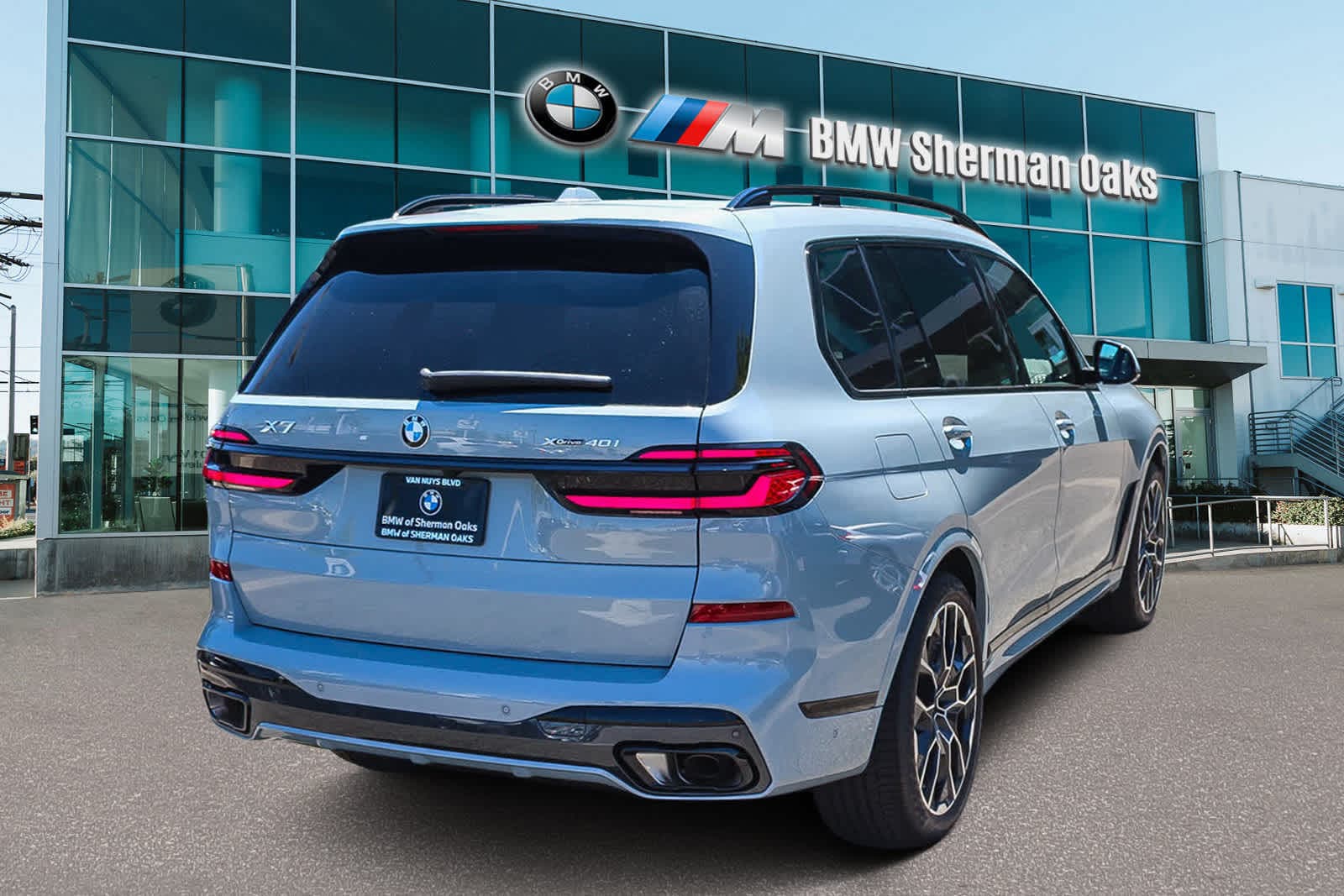 Thumbnail: 2026 BMW X7 - 4