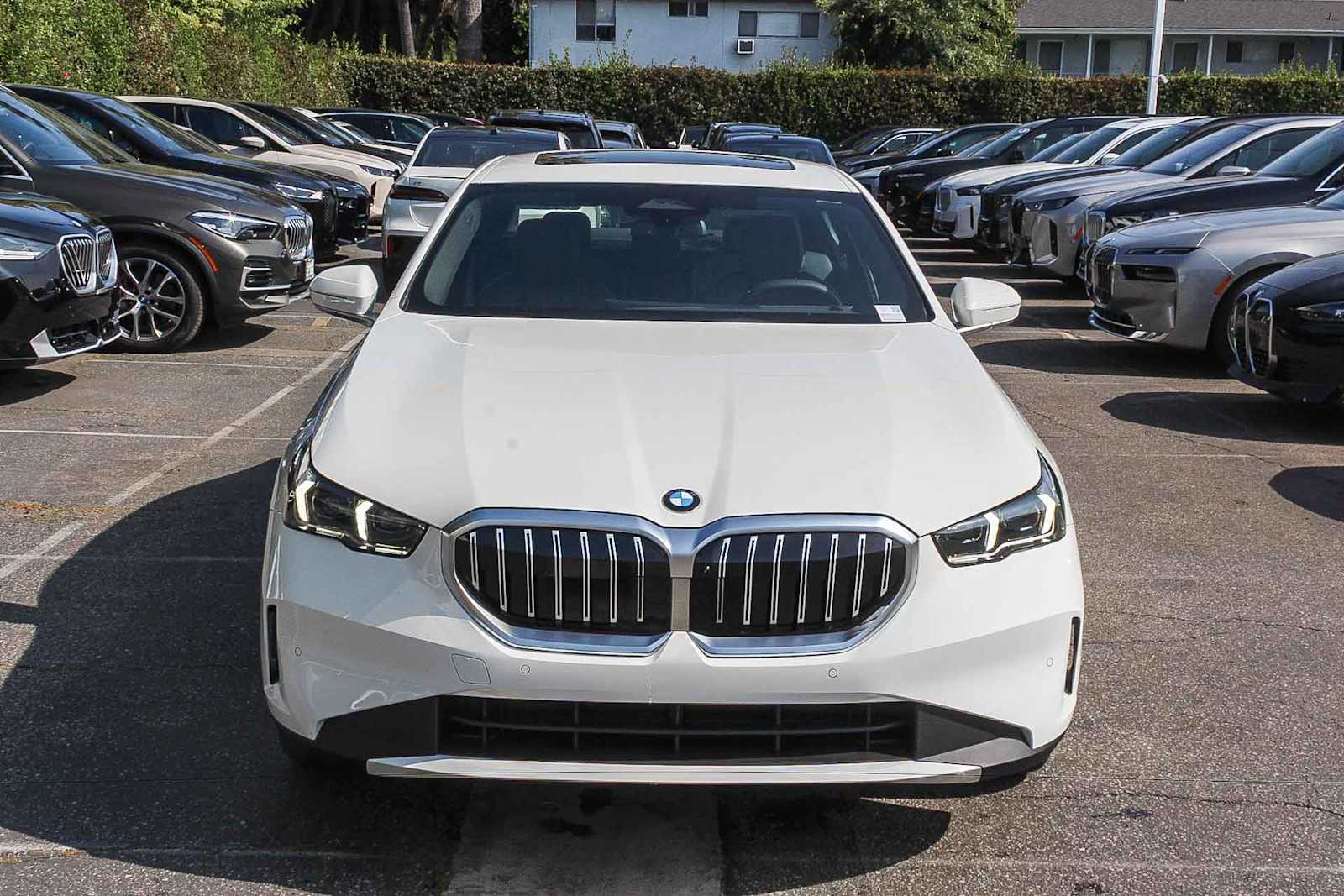 Thumbnail: 2026 BMW 5 Series - 2
