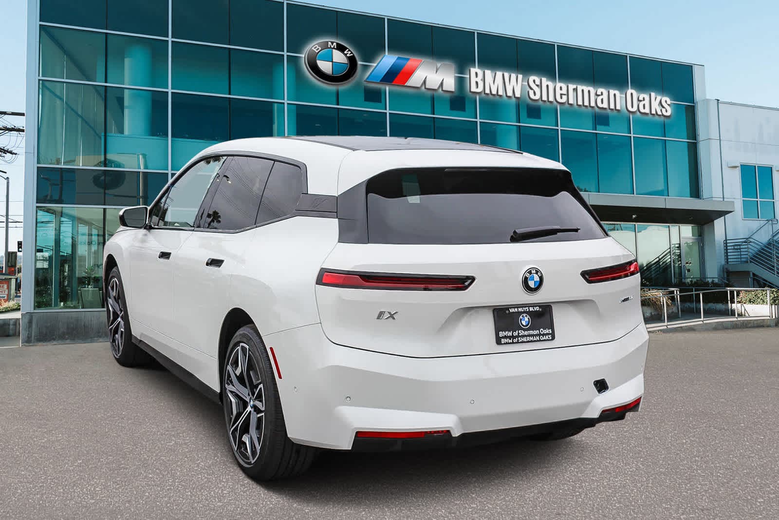 Thumbnail: 2026 BMW iX - 6